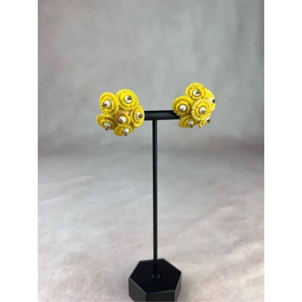 Vintage 1950s 1960s Flower Power Screwback Earrings